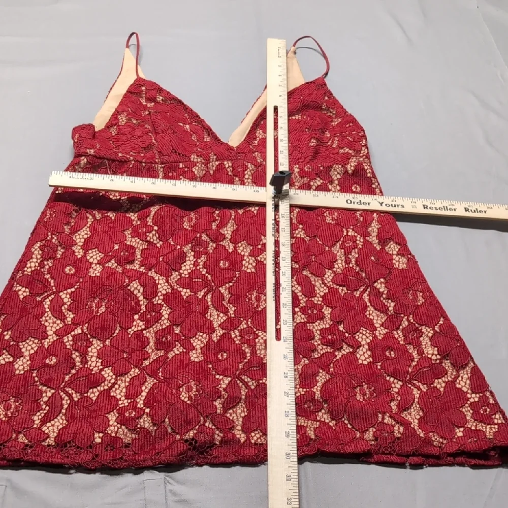 Burgundy Red Floral Lace V-Neck Camisole Spaghetti‎ Strap Lined Tank Top